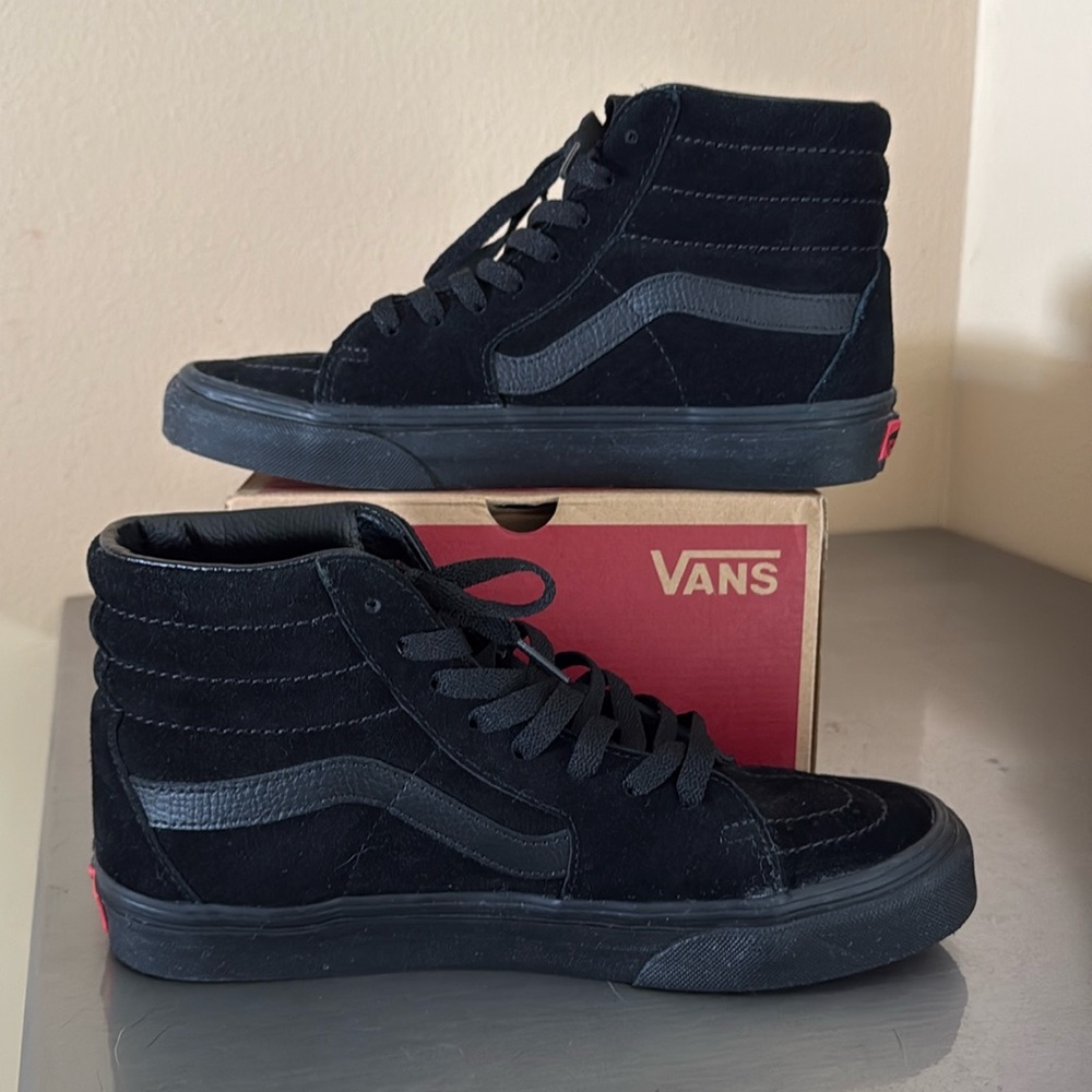 Black Sk8-Hi Vans